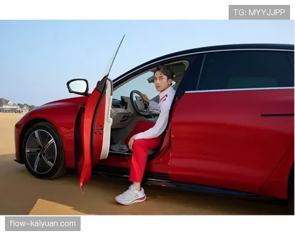 刚看到练俊杰开着跑车去菜市场，排队的大妈表情太值得